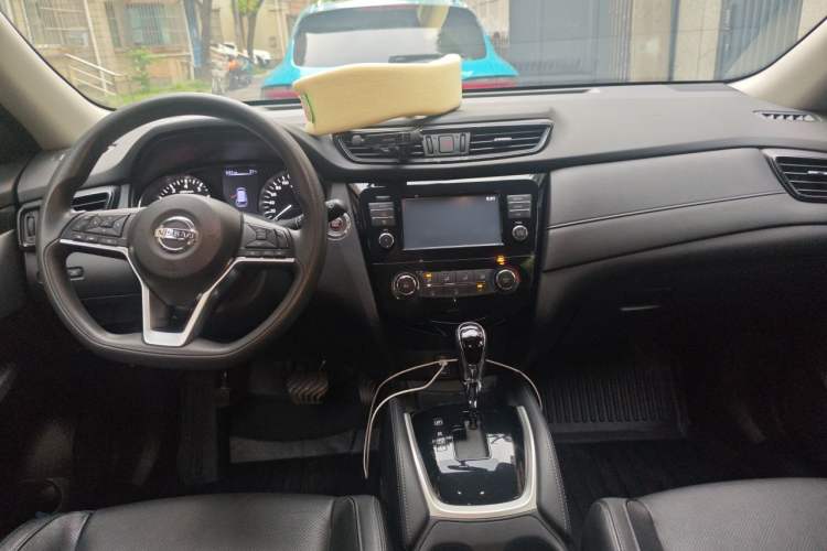 Used Nissan X-Trail 2017 2.0L CVT Comfort Edition 2WD Center Console