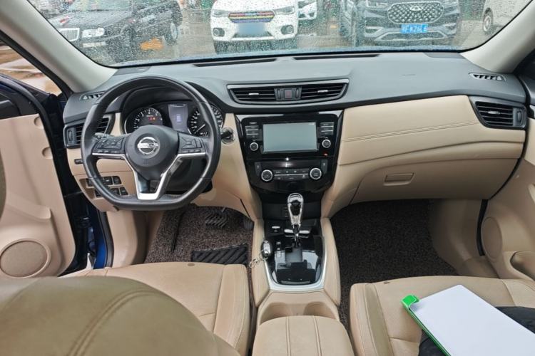 Used Nissan X-Trail 2017 2.5L CVT Luxury Edition 4WD Center Console
