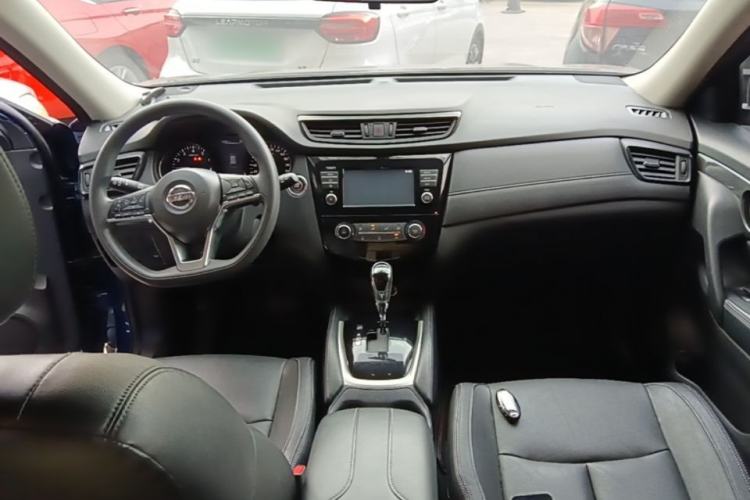 Used Nissan X-Trail 2017 2.0L CVT Comfort Edition 2WD Center Console