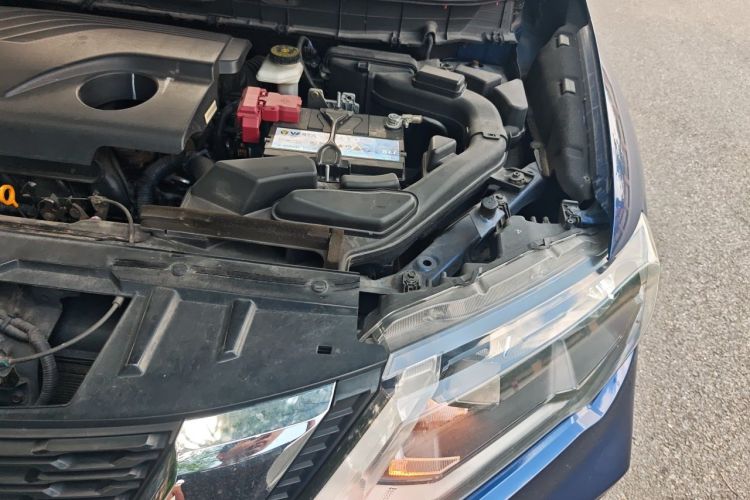 Used Nissan X-Trail 2017 2.0L CVT Comfort Edition 2WD Engine Bay Left