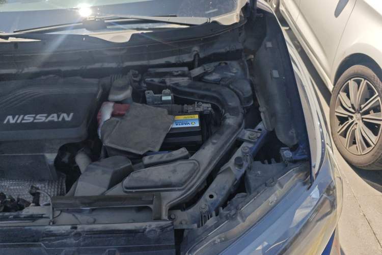 Used Nissan X-Trail 2017 2.5L CVT Leading Edition 4WD Engine Bay Left