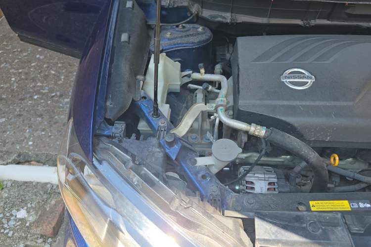 Used Nissan X-Trail 2017 2.0L CVT Comfort Edition 2WD Engine Bay Right