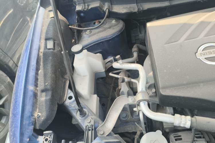 Used Nissan X-Trail 2017 2.0L CVT Comfort Edition 2WD Engine Bay Right