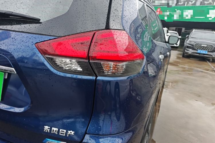 Used Nissan X-Trail 2017 2.5L CVT Luxury Edition 4WD Exterior 3