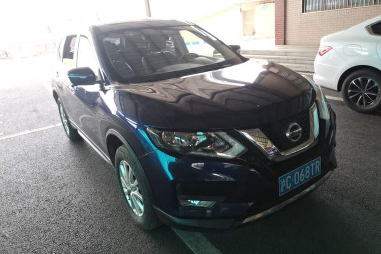 Used Nissan X-Trail 2017 2.0L CVT Comfort Edition 2WD Front Right 45 Deg
