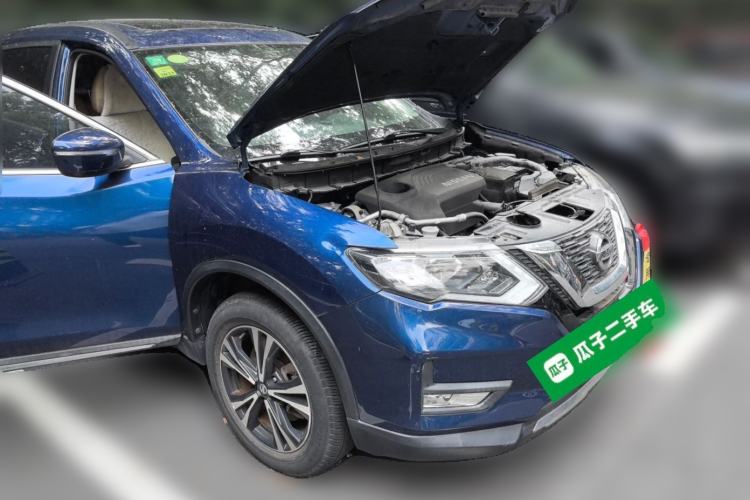 Used Nissan X-Trail 2017 2.5L CVT 7-Seater Leading Edition 4WD Front Right 45 Deg