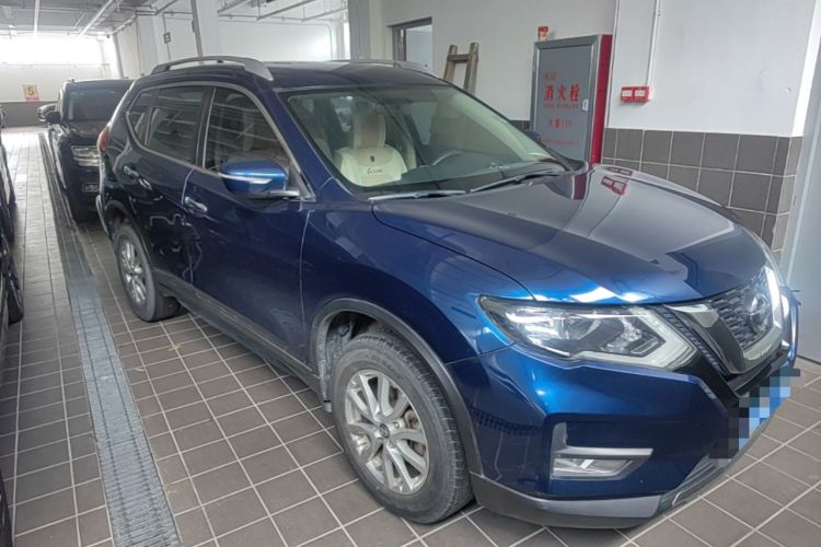Used Nissan X-Trail 2017 2.0L CVT Fashion Edition 2WD Front Right 45 Deg