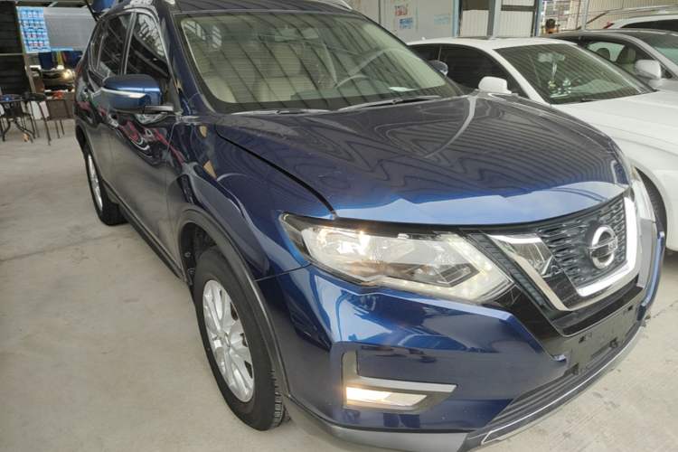 Used Nissan X-Trail 2017 2.0L CVT Fashion Edition 2WD Front Right 45 Deg