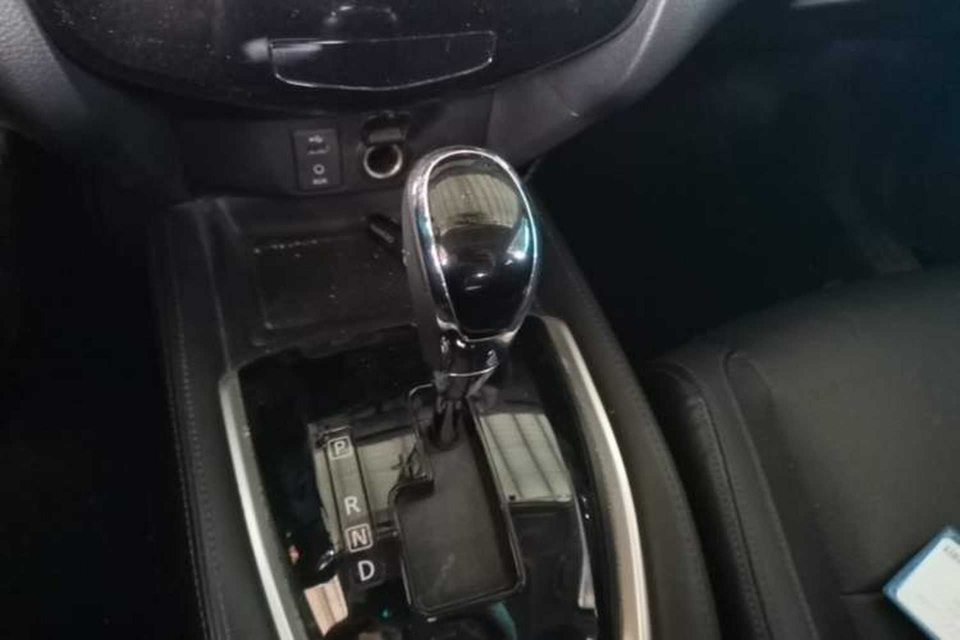 Used Nissan X-Trail 2017 2.0L CVT Comfort Edition 2WD Gear Lever