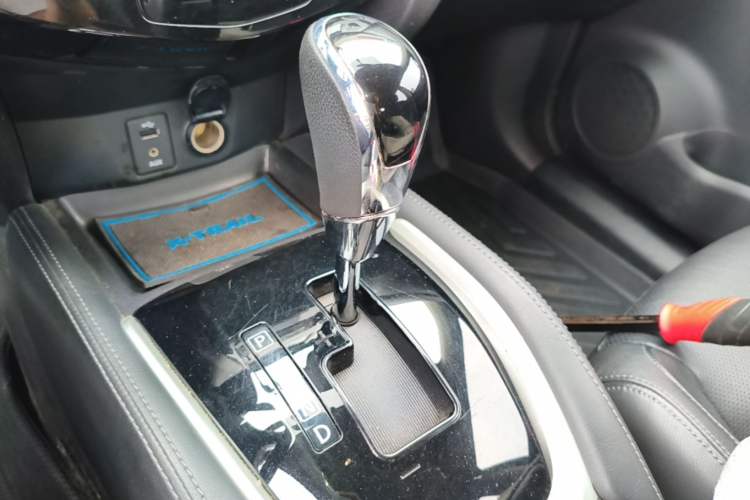 Used Nissan X-Trail 2017 2.0L CVT Comfort Edition 2WD Gear Lever