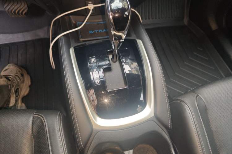 Used Nissan X-Trail 2017 2.0L CVT Comfort Edition 2WD Gear Lever