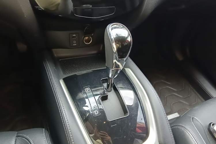 Used Nissan X-Trail 2017 2.0L CVT Comfort Edition 2WD Gear Lever