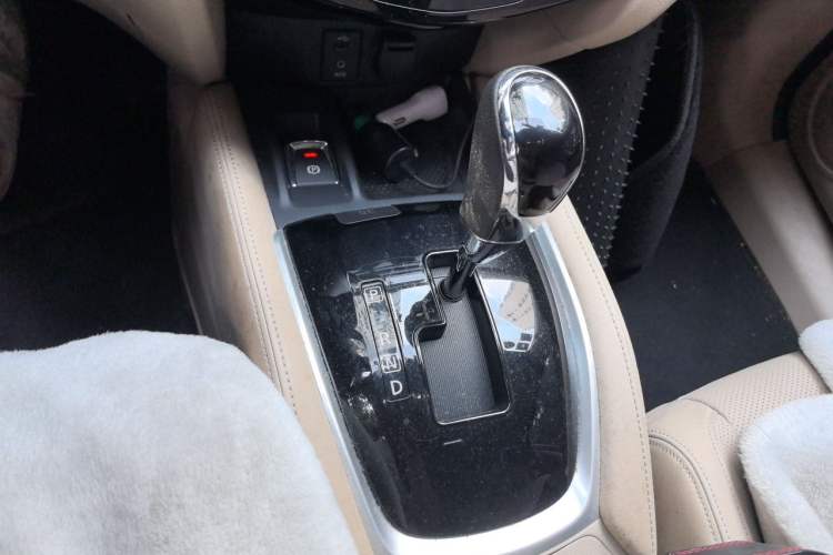 Used Nissan X-Trail 2017 2.5L CVT 7-Seater Leading Edition 4WD Gear Lever