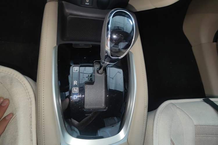 Used Nissan X-Trail 2017 2.0L CVT Fashion Edition 2WD Gear Lever