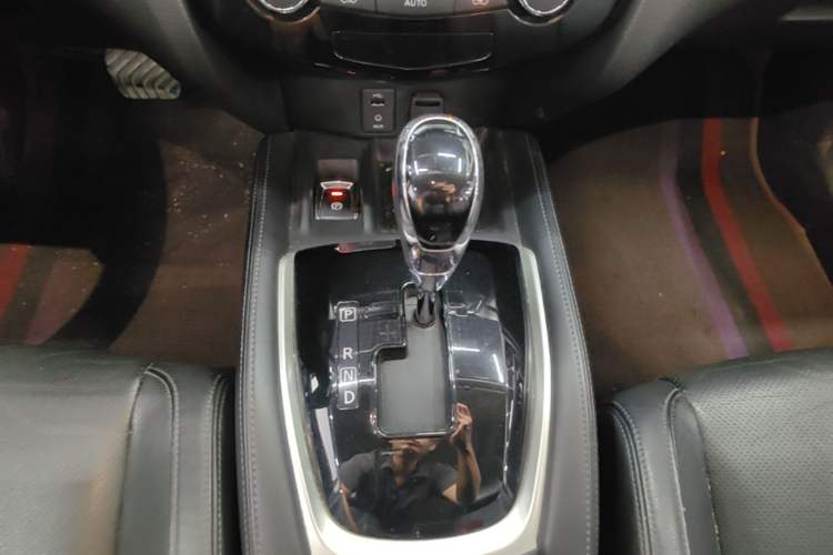 Used Nissan X-Trail 2017 2.5L CVT 7-Seater Leading Edition 4WD Gear Lever