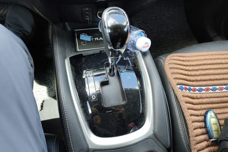 Used Nissan X-Trail 2017 2.0L CVT Comfort Edition 2WD Gear Lever