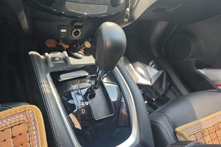 Used Nissan X-Trail 2017 2.5L CVT Leading Edition 4WD Gear Lever