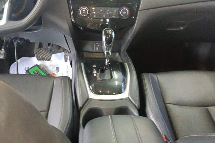 Used Nissan X-Trail 2017 2.0L CVT Comfort Edition 2WD Gear Lever