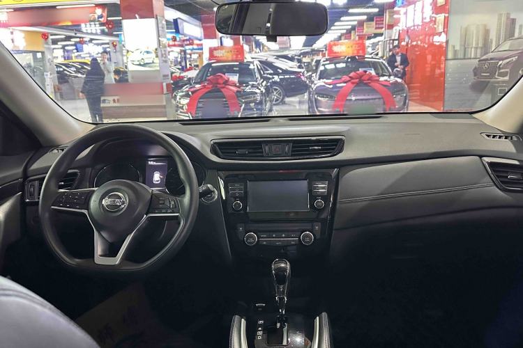 Used Nissan X-Trail 2017 2.5L CVT Leading Edition 4WD Interior 1