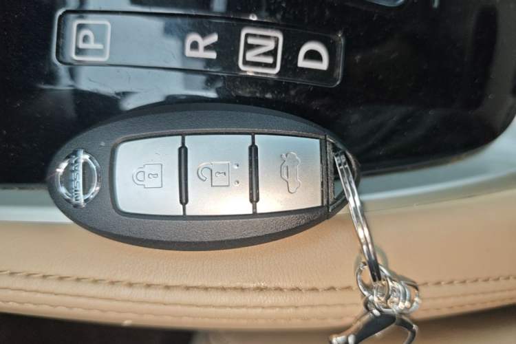 Used Nissan X-Trail 2017 2.5L CVT Luxury Edition 4WD Interior 1