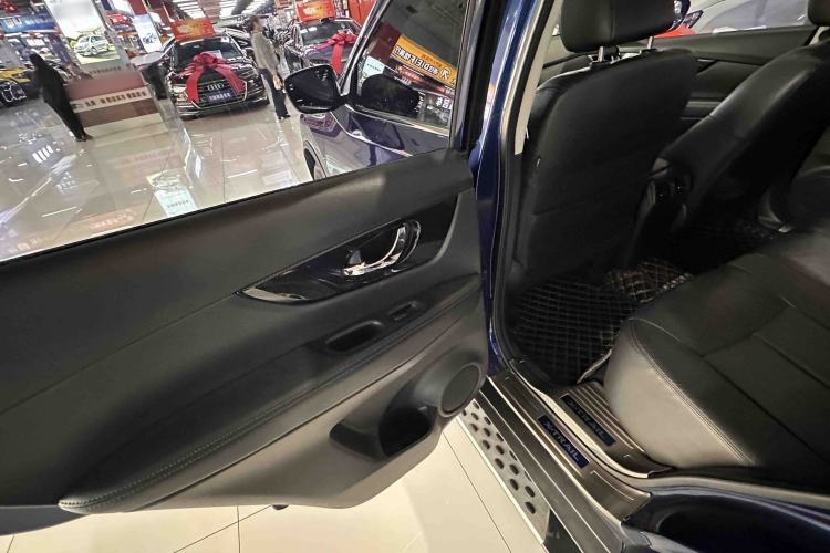 Used Nissan X-Trail 2017 2.5L CVT Leading Edition 4WD Interior 11
