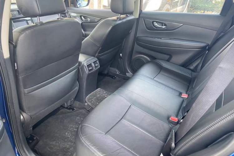 Used Nissan X-Trail 2017 2.0L CVT Comfort Edition 2WD Interior 2