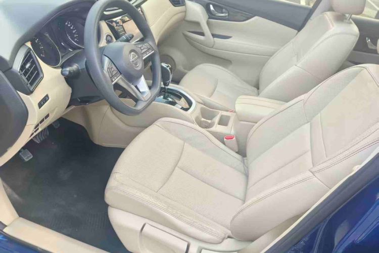 Used Nissan X-Trail 2017 2.0L CVT Comfort Edition 2WD Interior 4