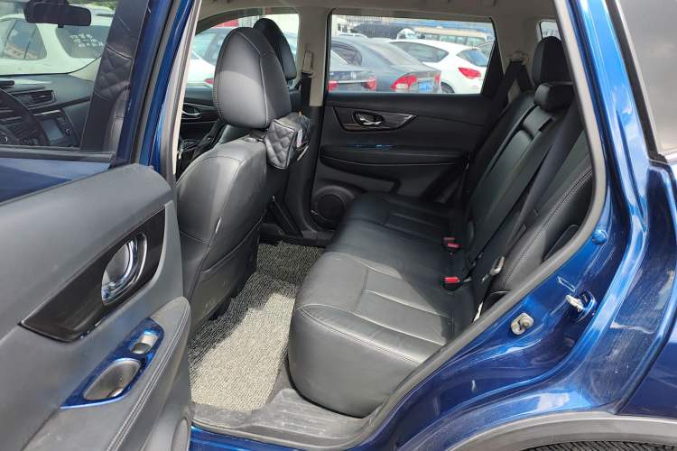 Used Nissan X-Trail 2017 2.0L CVT Comfort Edition 2WD Interior 4