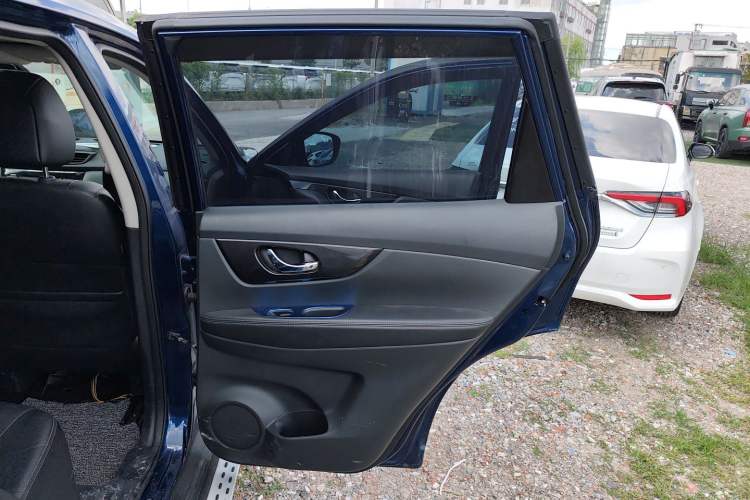 Used Nissan X-Trail 2017 2.0L CVT Comfort Edition 2WD Interior 6