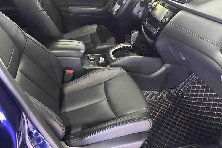 Used Nissan X-Trail 2017 2.5L CVT Leading Edition 4WD Interior 8
