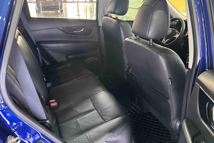 Used Nissan X-Trail 2017 2.5L CVT Leading Edition 4WD Interior 9