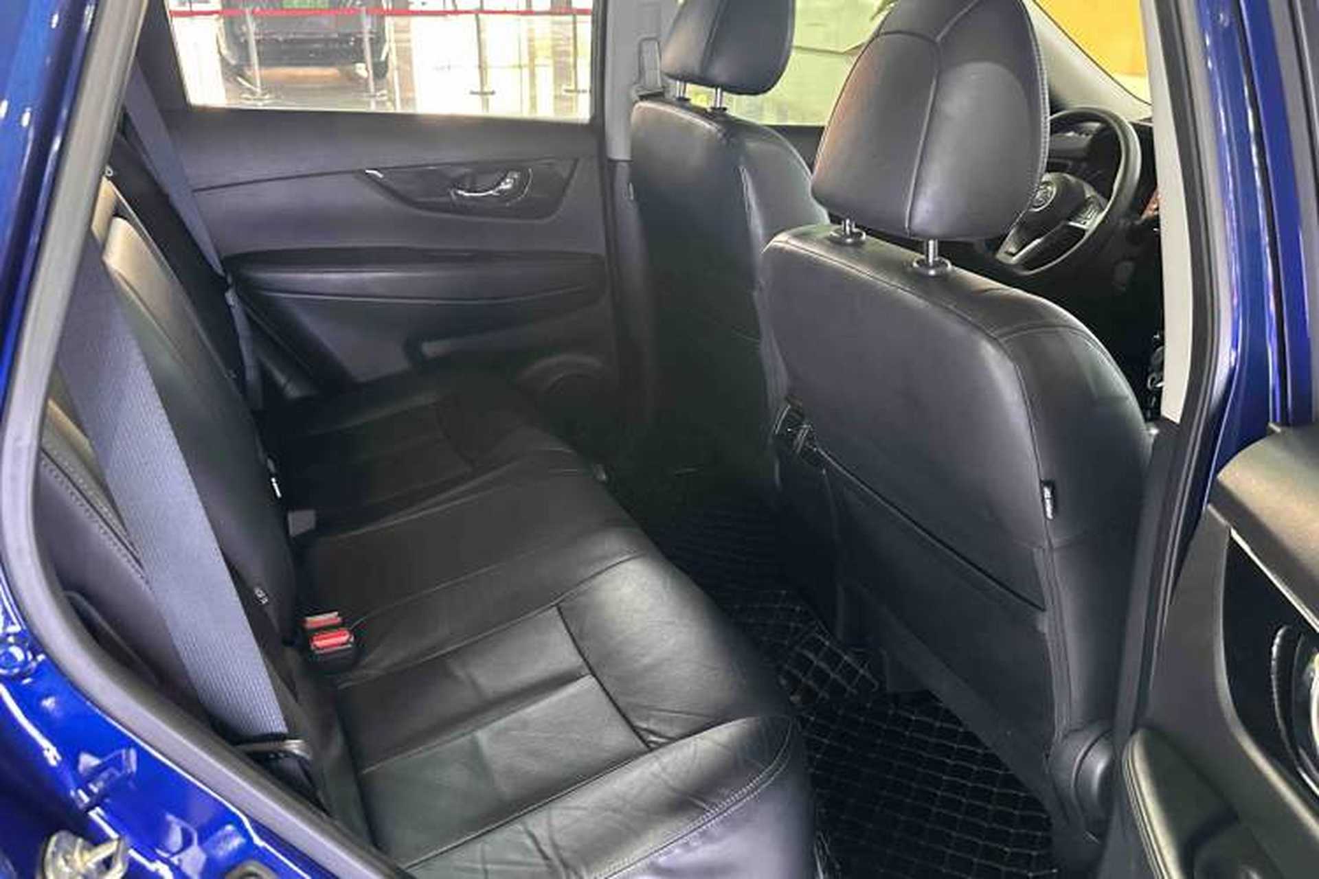 Used Nissan X-Trail 2017 2.5L CVT Leading Edition 4WD Interior 9