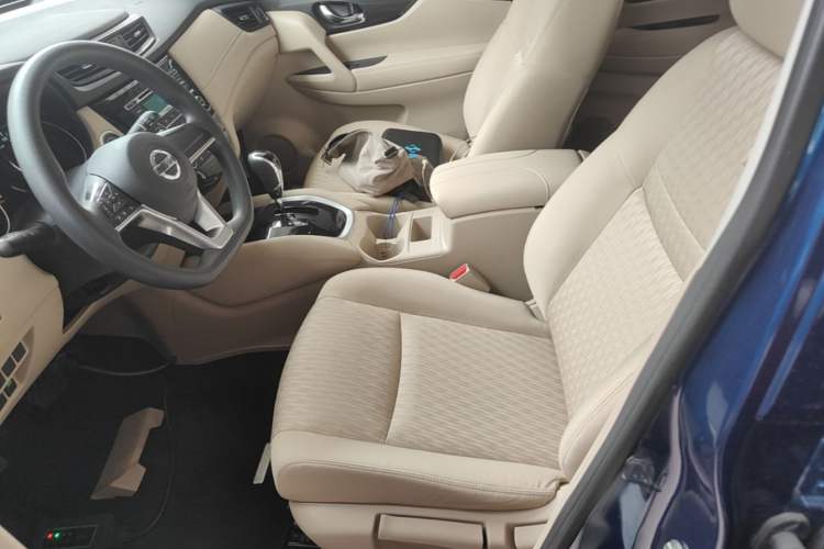 Used Nissan X-Trail 2017 2.0L CVT Fashion Edition 2WD Left Front Seat