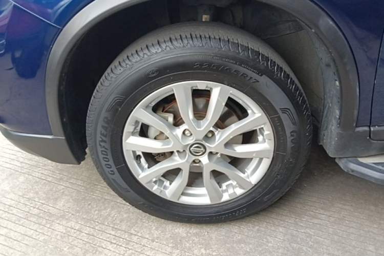 Used Nissan X-Trail 2017 2.0L CVT Comfort Edition 2WD Left Front Wheel Hub