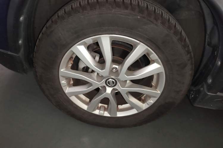 Used Nissan X-Trail 2017 2.0L CVT Comfort Edition 2WD Left Front Wheel Hub
