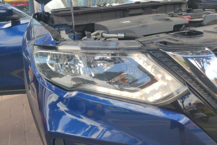 Used Nissan X-Trail 2017 2.0L CVT 7-Seater Comfort Edition 2WD Right Front Headlight