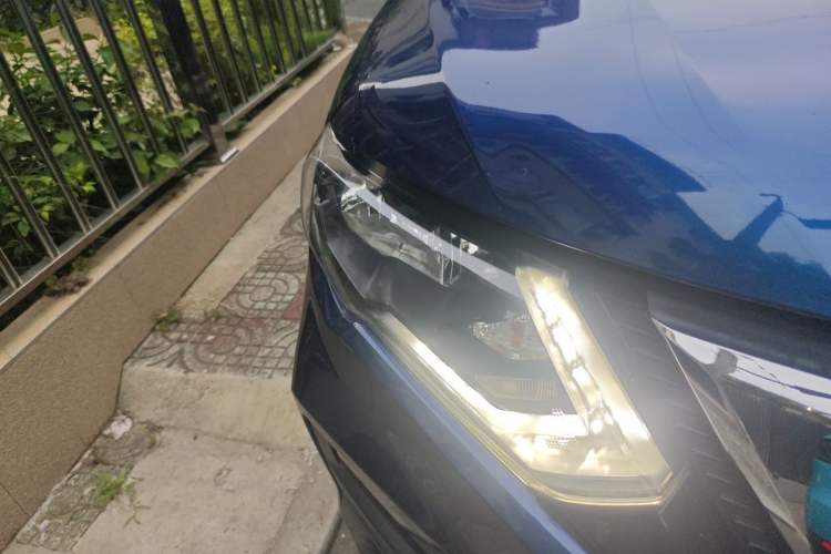 Used Nissan X-Trail 2017 2.0L CVT Comfort Edition 2WD Right Front Headlight