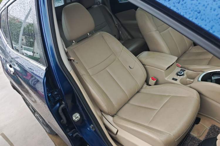 Used Nissan X-Trail 2017 2.5L CVT Luxury Edition 4WD Right Front Seat