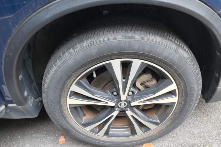 Used Nissan X-Trail 2017 2.5L CVT 7-Seater Leading Edition 4WD Right Front Wheel Hub