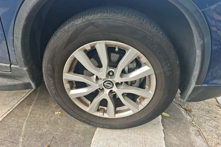 Used Nissan X-Trail 2017 2.0L CVT Comfort Edition 2WD Right Front Wheel Hub
