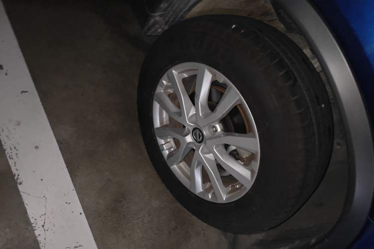 Used Nissan X-Trail 2017 2.0L CVT Comfort Edition 2WD Right Front Wheel Hub