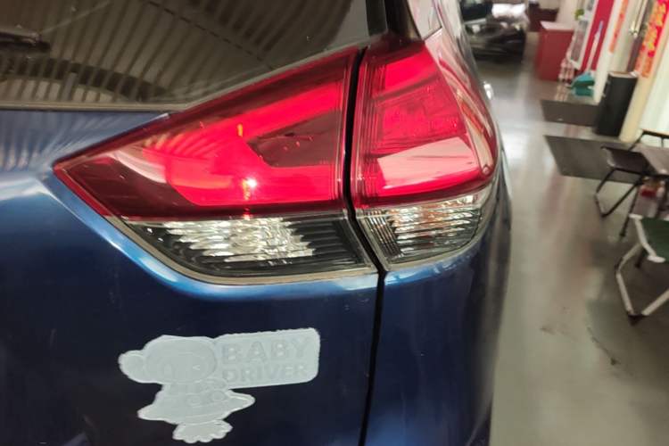 Used Nissan X-Trail 2017 2.0L CVT Comfort Edition 2WD Right Rear Taillight