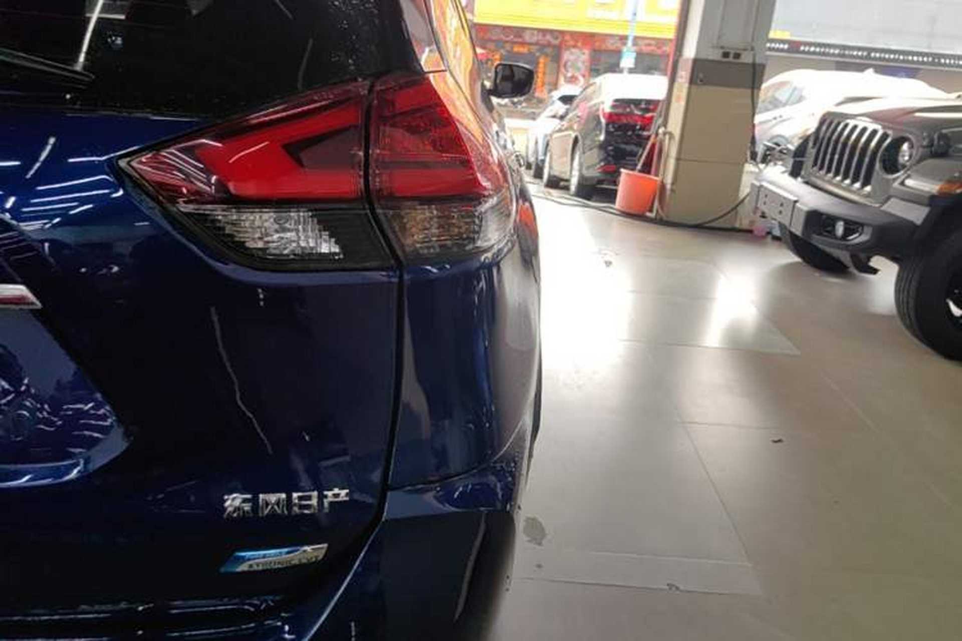 Used Nissan X-Trail 2017 2.5L CVT 7-Seater Leading Edition 4WD Right Rear Taillight