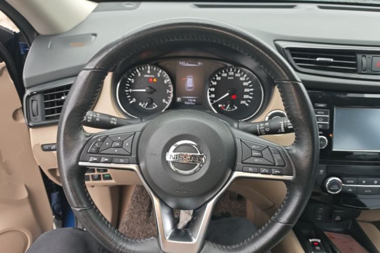 Used Nissan X-Trail 2017 2.5L CVT Luxury Edition 4WD Steering Wheel
