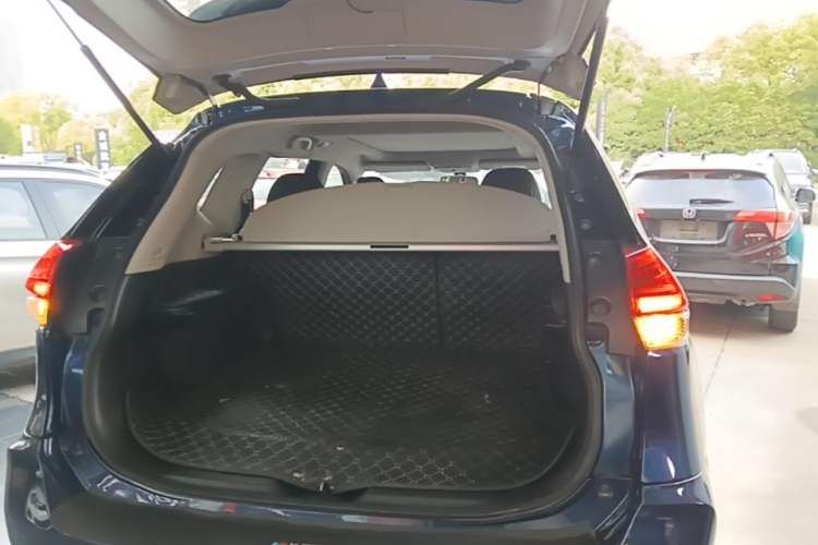 Used Nissan X-Trail 2017 2.0L CVT Comfort Edition 2WD Trunk