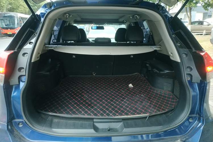 Used Nissan X-Trail 2017 2.0L CVT Comfort Edition 2WD Trunk
