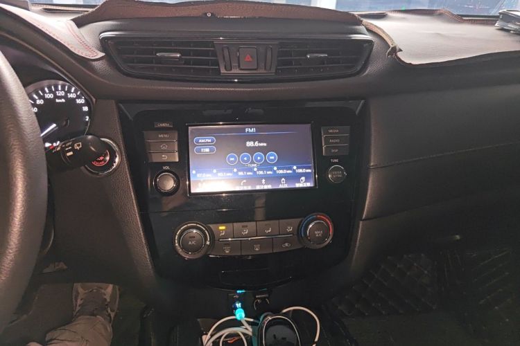 Used Nissan X-Trail 2017 2.0L CVT Comfort Edition 2WD Audio And AC Panel
