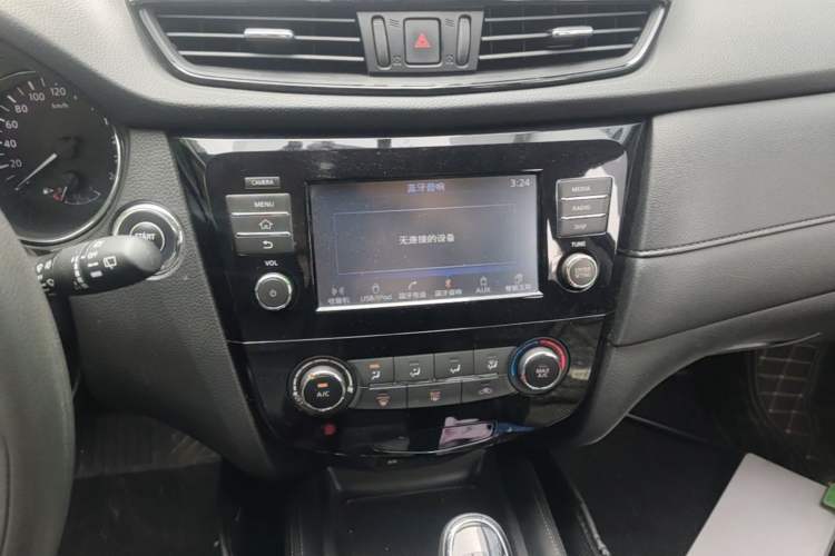 Used Nissan X-Trail 2017 2.0L CVT Comfort Edition 2WD Audio And AC Panel
