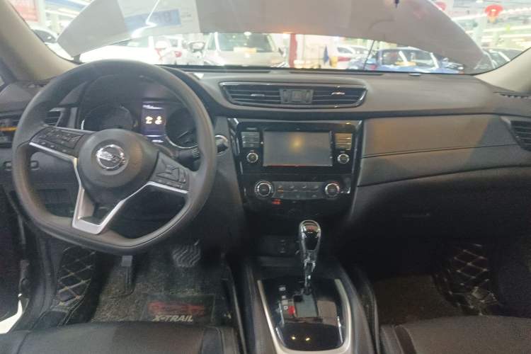 Used Nissan X-Trail 2017 2.0L CVT Comfort Edition 2WD Audio And AC Panel