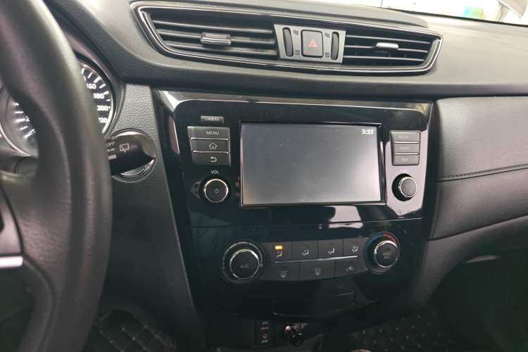 Used Nissan X-Trail 2017 2.0L CVT Comfort Edition 2WD Audio And AC Panel
